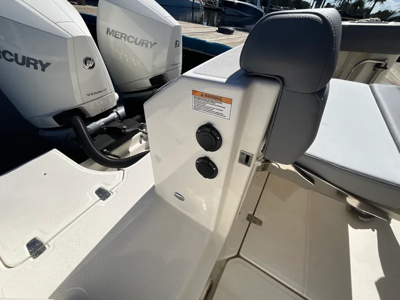 Slide: The Image of Boston Whaler 280 OUTRAGE 2023 - 50