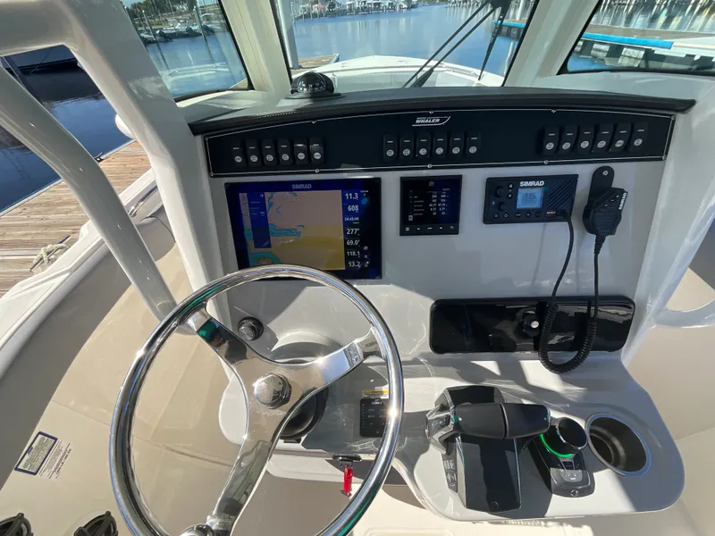Slide: The Image of Boston Whaler 280 OUTRAGE 2023 - 51