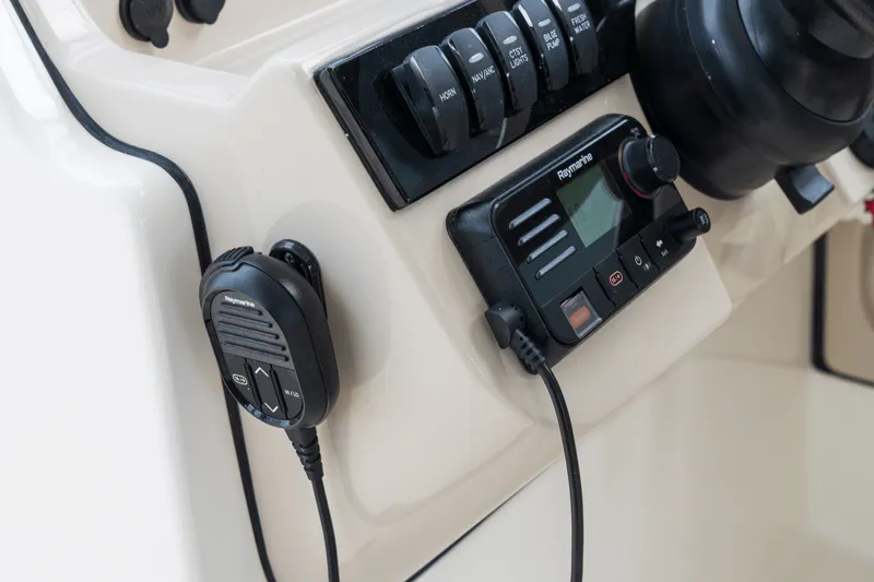 Slide: The Image of Boston Whaler 280 Vantage 2026 - 70