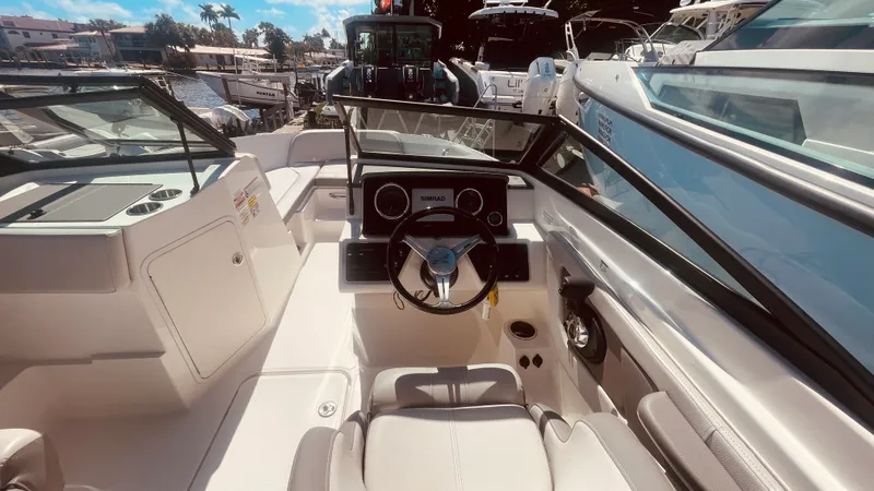 Slide: The Image of Sea Ray 21 SPX-OB 2020 - 11