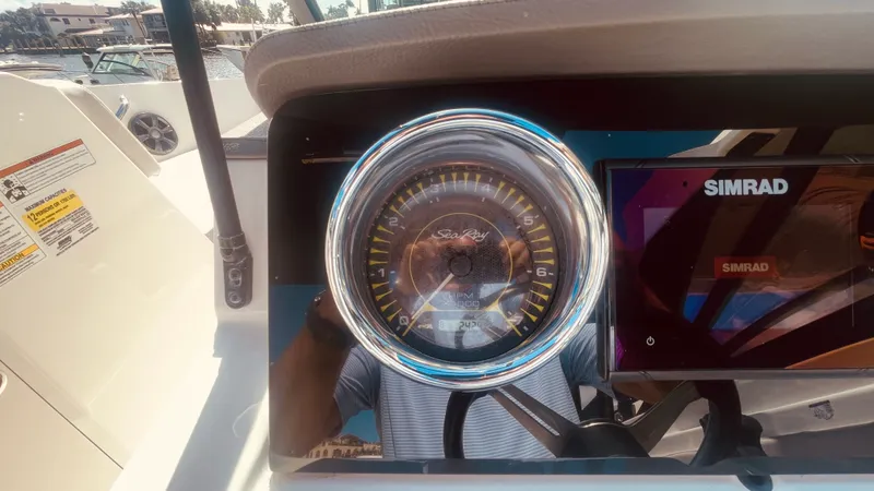 Slide: The Image of Sea Ray 21 SPX-OB 2020 - 12