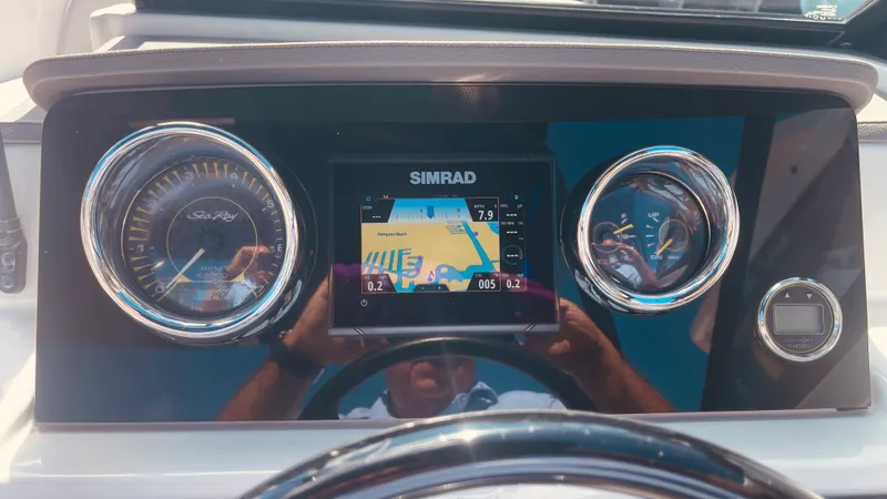 Slide: The Image of Sea Ray 21 SPX-OB 2020 - 13