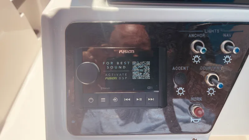 Slide: The Image of Sea Ray 21 SPX-OB 2020 - 14