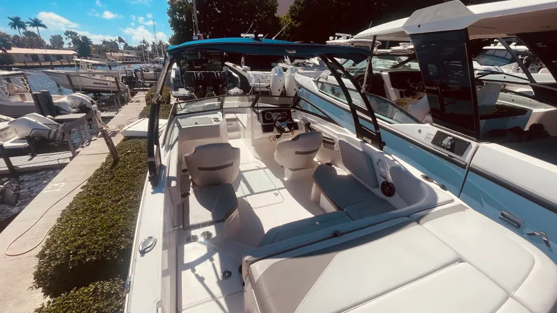 Slide: The Image of Sea Ray 21 SPX-OB 2020 - 16