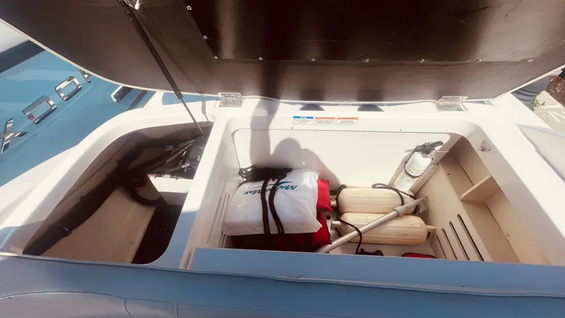 Slide: The Image of Sea Ray 21 SPX-OB 2020 - 21