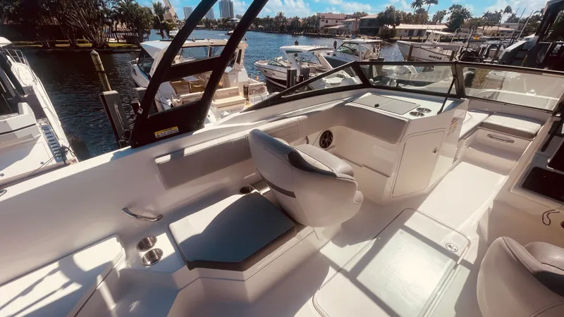 Slide: The Image of Sea Ray 21 SPX-OB 2020 - 22