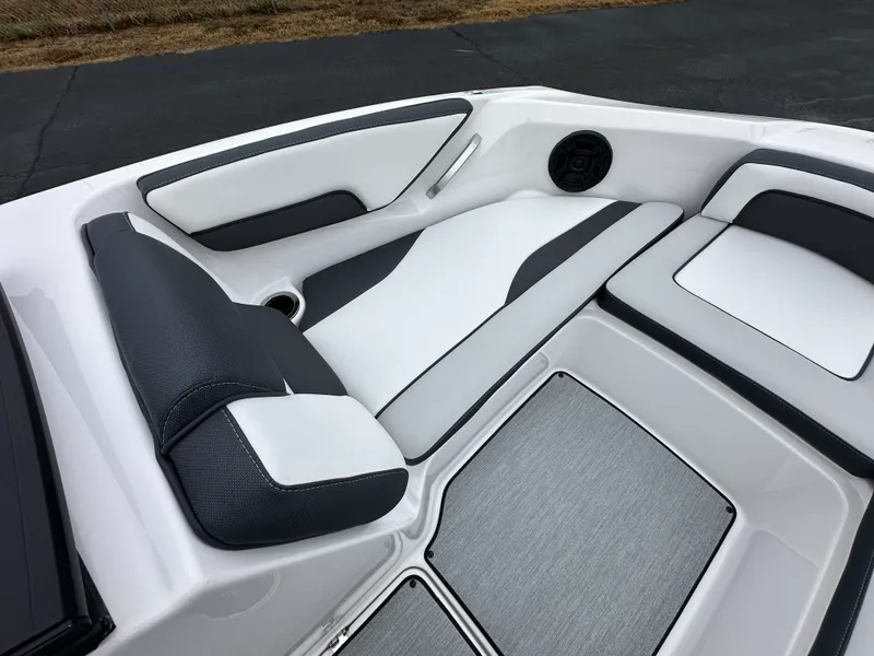 Slide: The Image of Yamaha AR195 2026 - 5