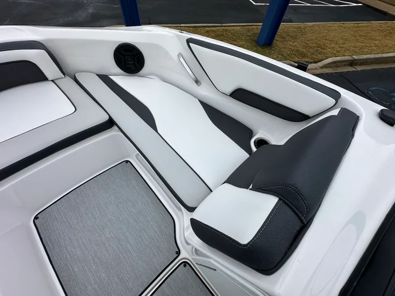 Slide: The Image of Yamaha AR195 2026 - 6