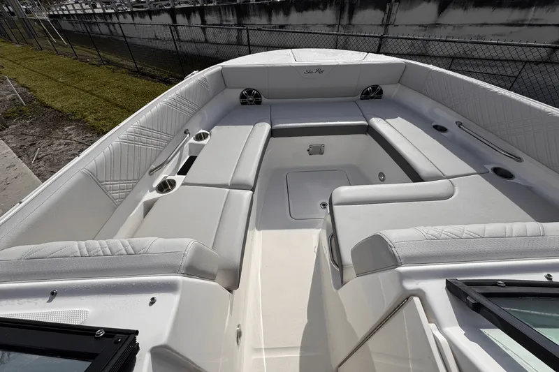 Slide: The Image of Sea Ray SDX 270 Outboard 2025 - 14