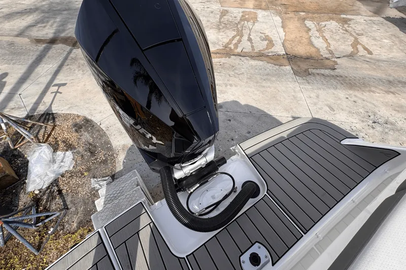 Slide: The Image of Sea Ray SDX 270 Outboard 2025 - 4