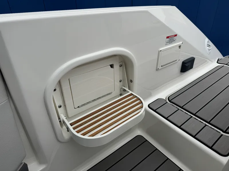 Slide: The Image of Sea Ray 280 SLX 2023 - 12