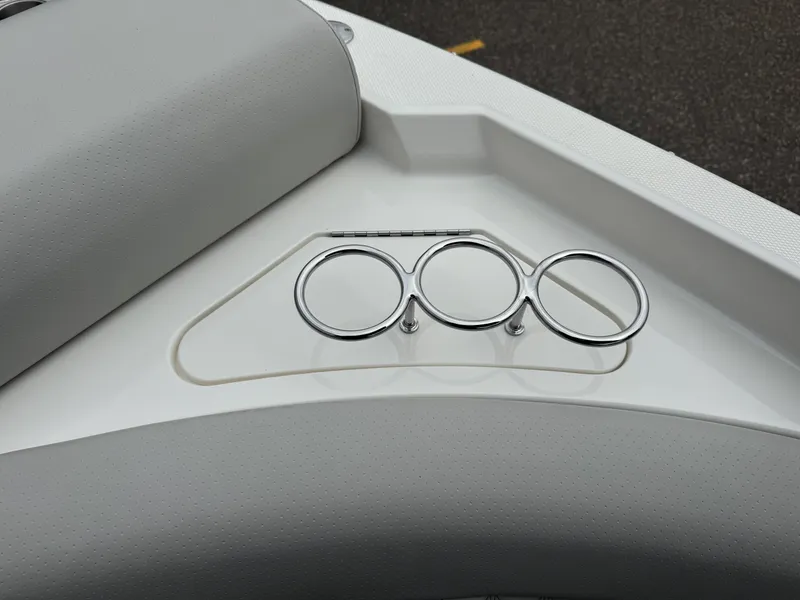 Slide: The Image of Sea Ray 280 SLX 2023 - 17