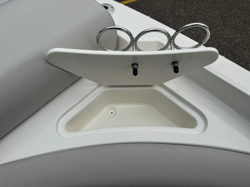 Slide: The Image of Sea Ray 280 SLX 2023 - 18