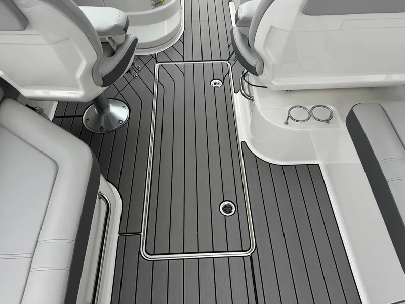 Slide: The Image of Sea Ray 280 SLX 2023 - 24