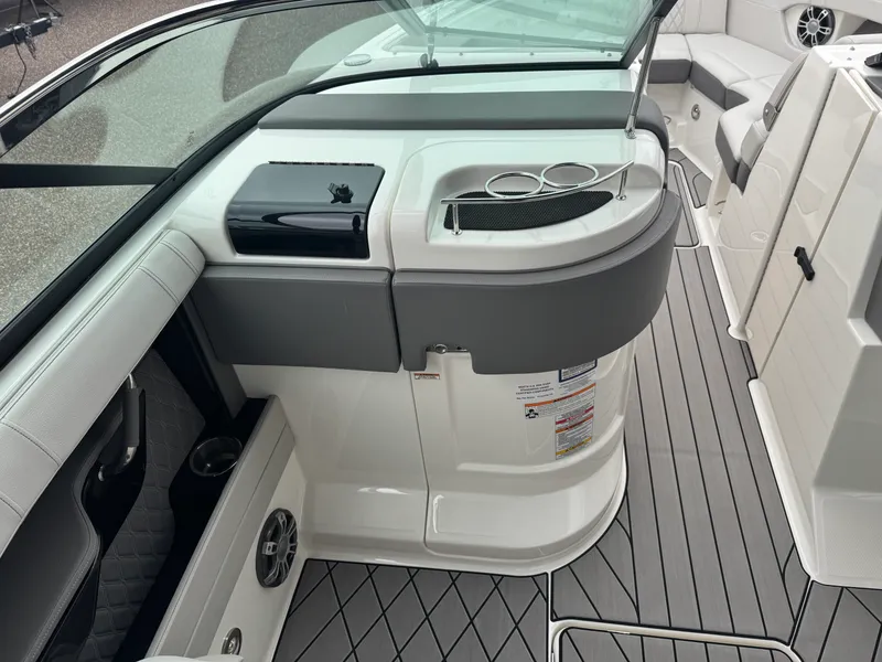 Slide: The Image of Sea Ray 280 SLX 2023 - 28