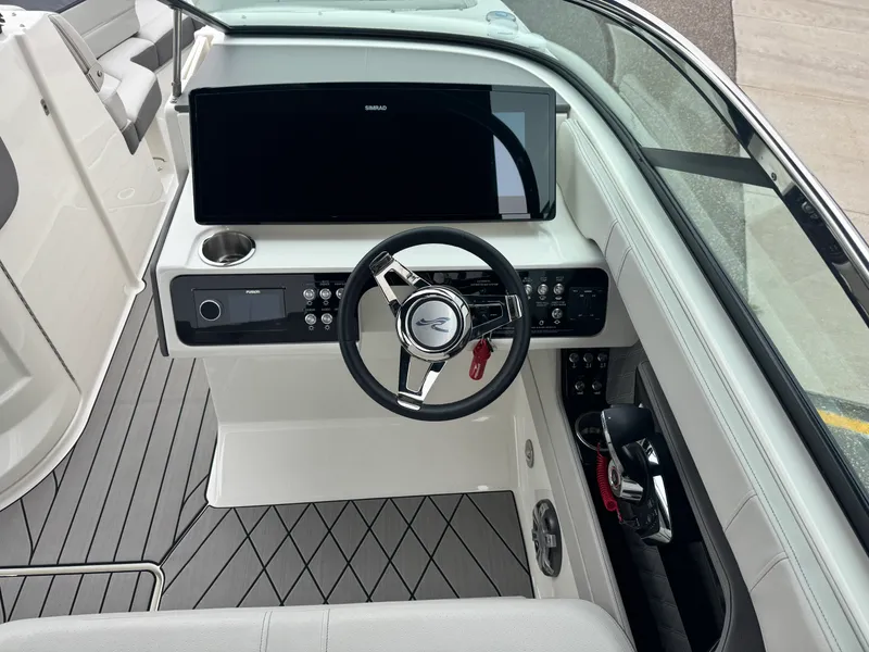 Slide: The Image of Sea Ray 280 SLX 2023 - 33