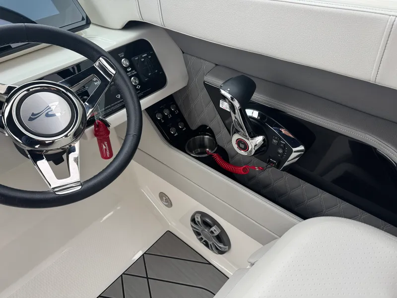 Slide: The Image of Sea Ray 280 SLX 2023 - 34