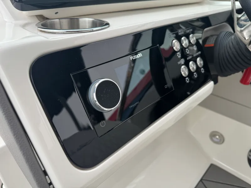 Slide: The Image of Sea Ray 280 SLX 2023 - 35