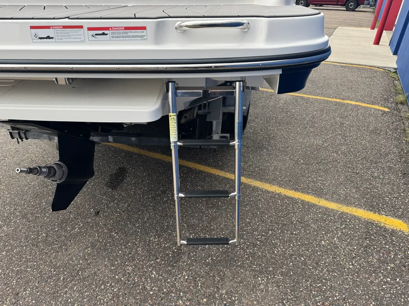 Slide: The Image of Sea Ray 280 SLX 2023 - 4