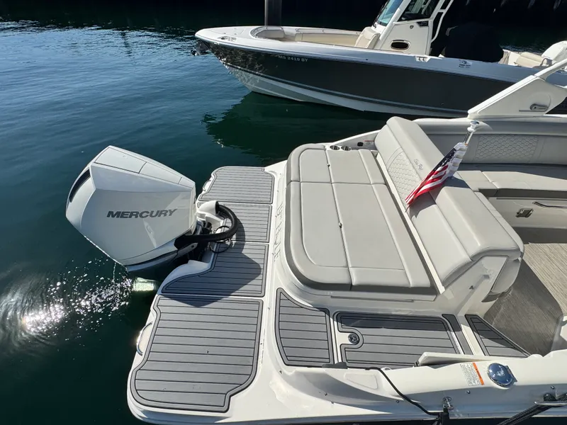 Slide: The Image of Sea Ray 270 SDX OUTBOARD 2021 - 3