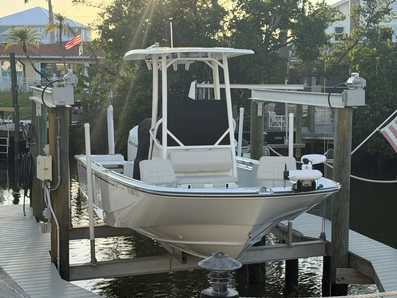 Slide: The Image of Boston Whaler 210 MONTAUK 2024 - 1
