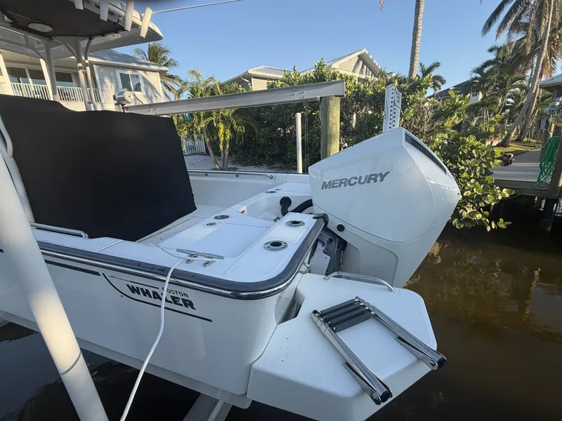 Slide: The Image of Boston Whaler 210 MONTAUK 2024 - 10