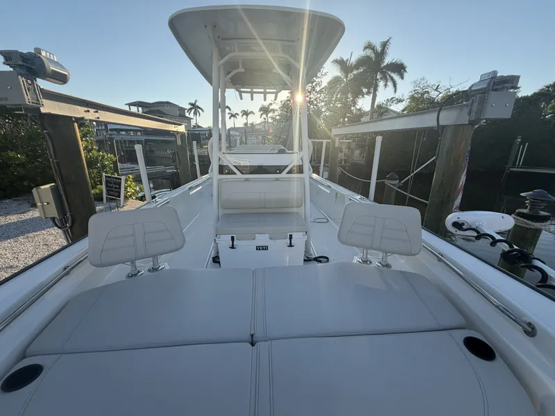 Slide: The Image of Boston Whaler 210 MONTAUK 2024 - 13