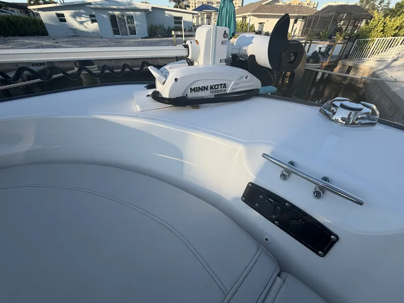 Slide: The Image of Boston Whaler 210 MONTAUK 2024 - 14