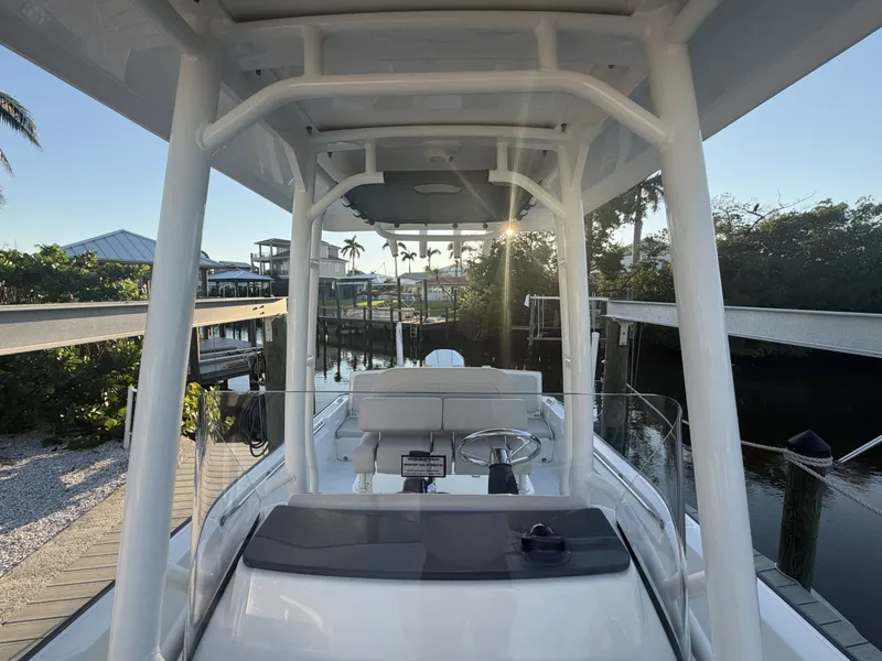 Slide: The Image of Boston Whaler 210 MONTAUK 2024 - 22