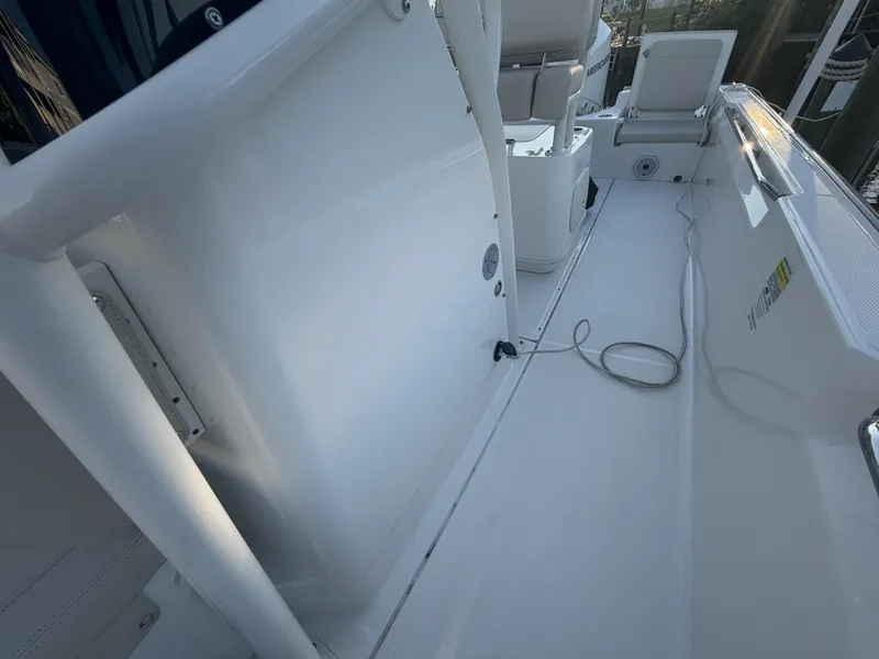 Slide: The Image of Boston Whaler 210 MONTAUK 2024 - 23