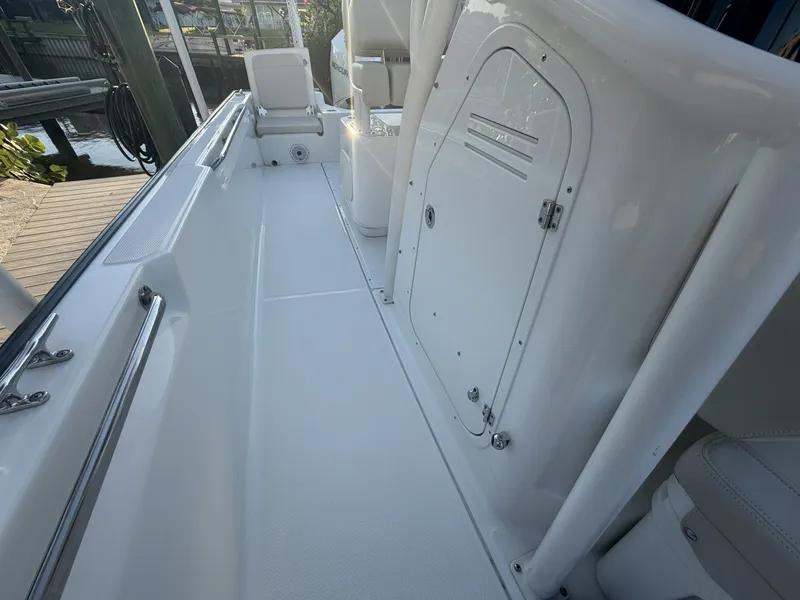 Slide: The Image of Boston Whaler 210 MONTAUK 2024 - 24