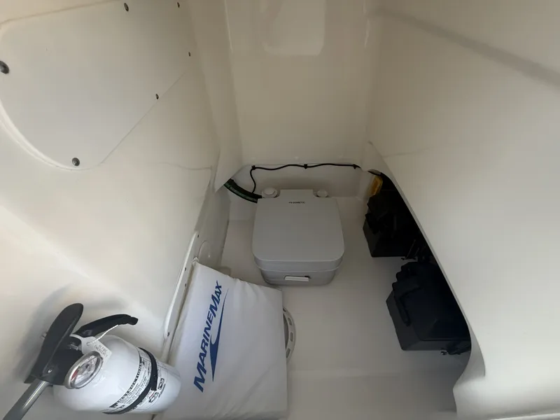 Slide: The Image of Boston Whaler 210 MONTAUK 2024 - 26