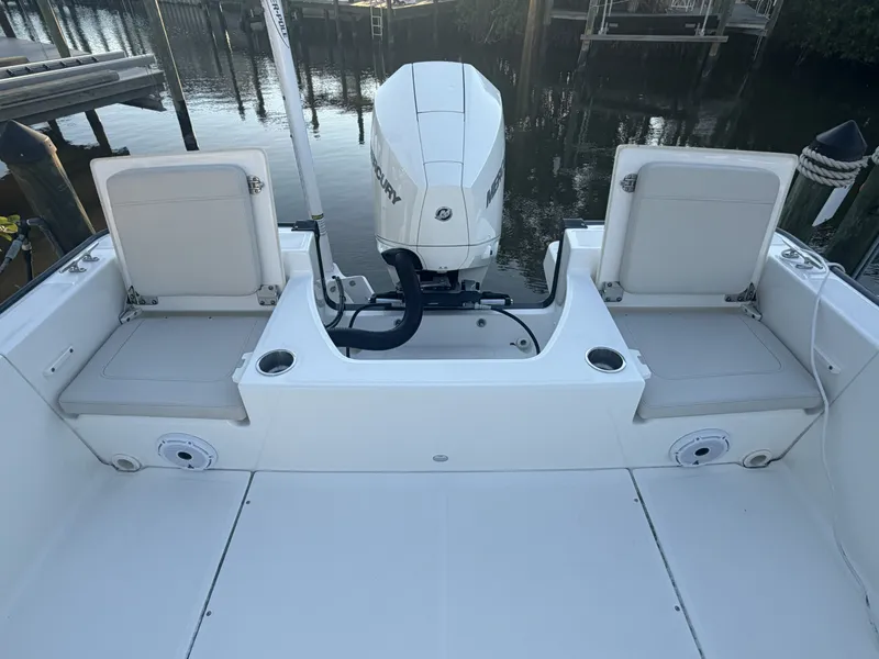 Slide: The Image of Boston Whaler 210 MONTAUK 2024 - 34