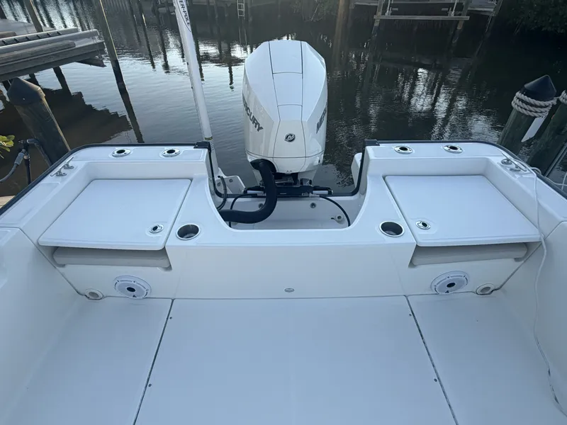 Slide: The Image of Boston Whaler 210 MONTAUK 2024 - 35