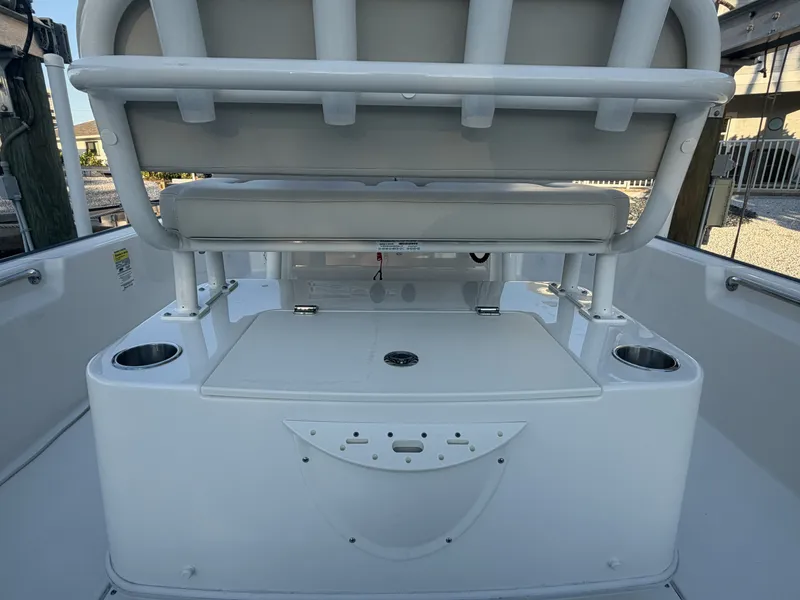 Slide: The Image of Boston Whaler 210 MONTAUK 2024 - 37