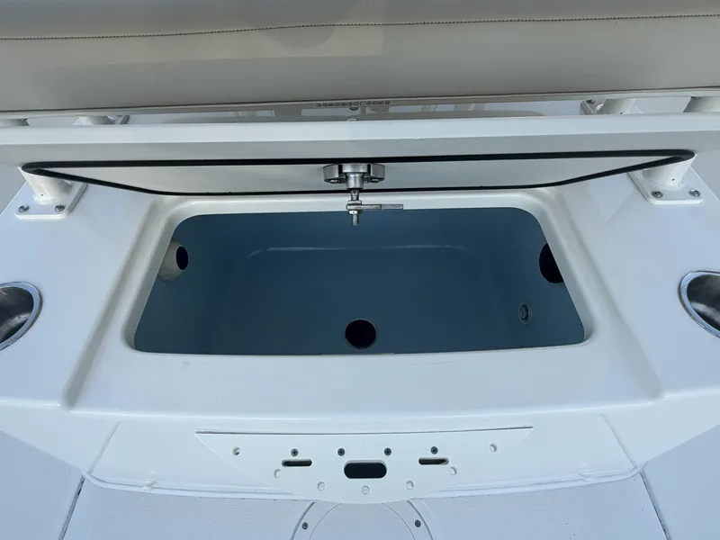 Slide: The Image of Boston Whaler 210 MONTAUK 2024 - 38