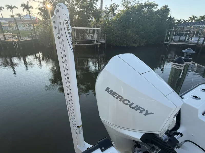 Slide: The Image of Boston Whaler 210 MONTAUK 2024 - 40