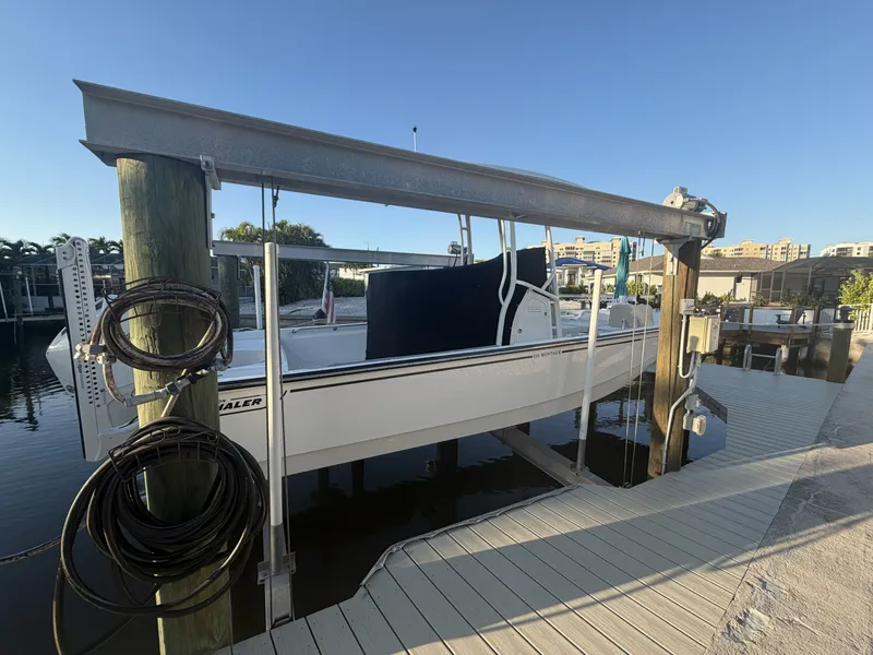 Slide: The Image of Boston Whaler 210 MONTAUK 2024 - 5