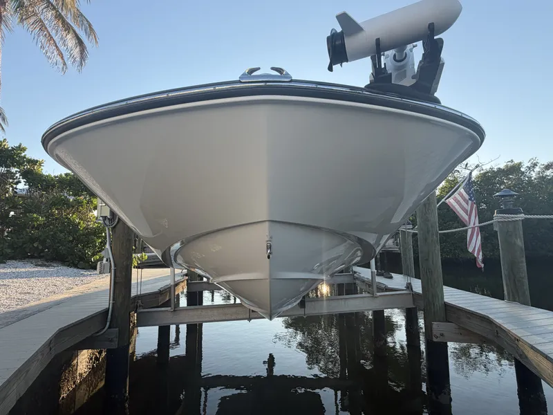 Slide: The Image of Boston Whaler 210 MONTAUK 2024 - 6