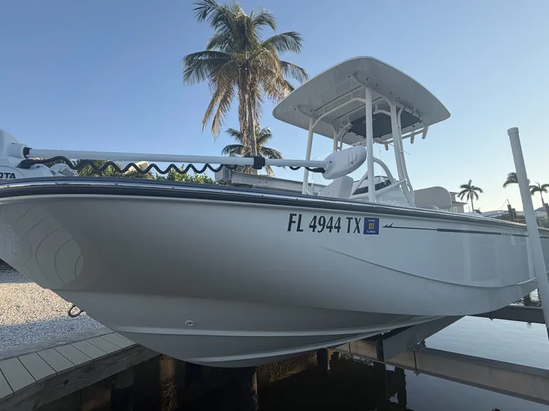 Slide: The Image of Boston Whaler 210 MONTAUK 2024 - 7
