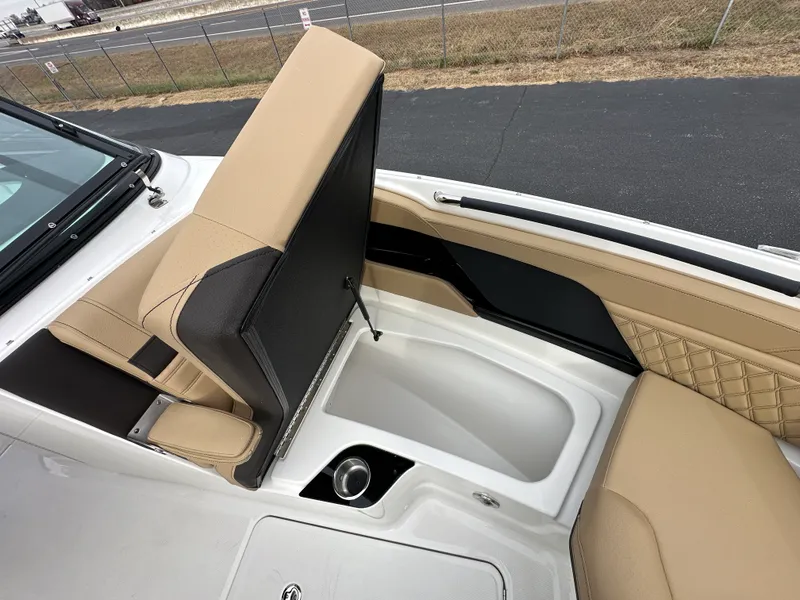 Slide: The Image of Sea Ray SLX 280 2026 - 11