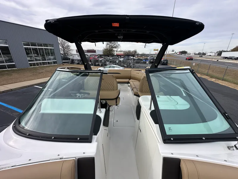 Slide: The Image of Sea Ray SLX 280 2026 - 12