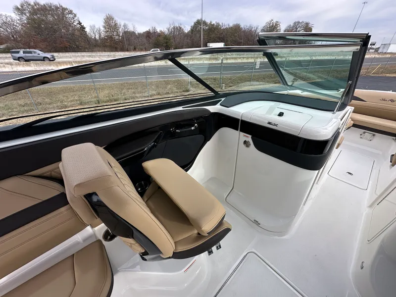 Slide: The Image of Sea Ray SLX 280 2026 - 13