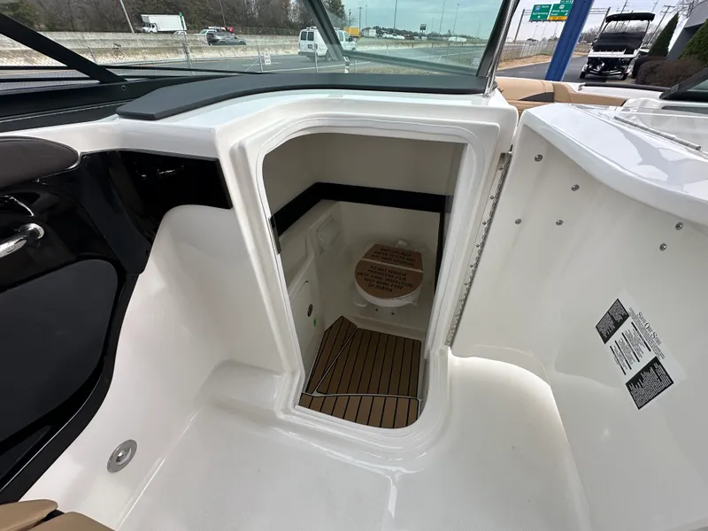 Slide: The Image of Sea Ray SLX 280 2026 - 14