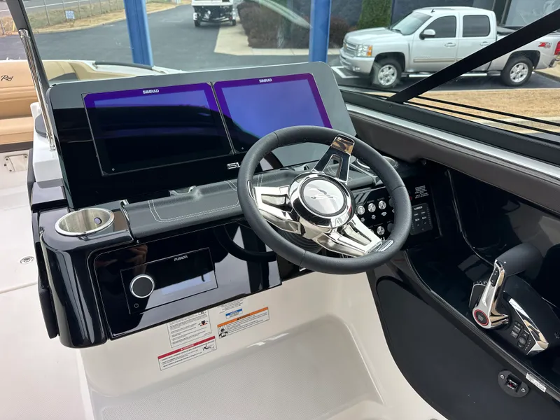 Slide: The Image of Sea Ray SLX 280 2026 - 16