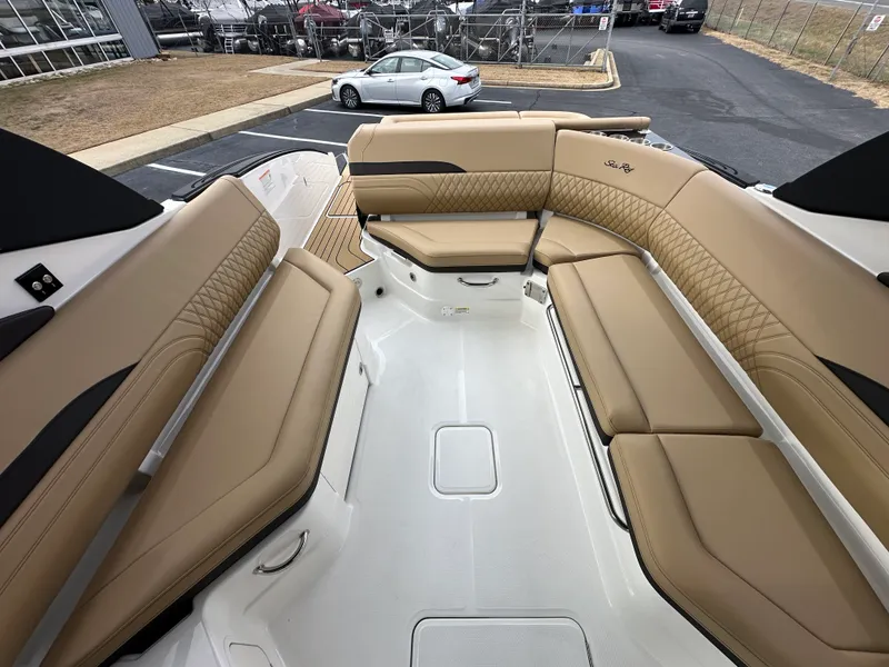 Slide: The Image of Sea Ray SLX 280 2026 - 17