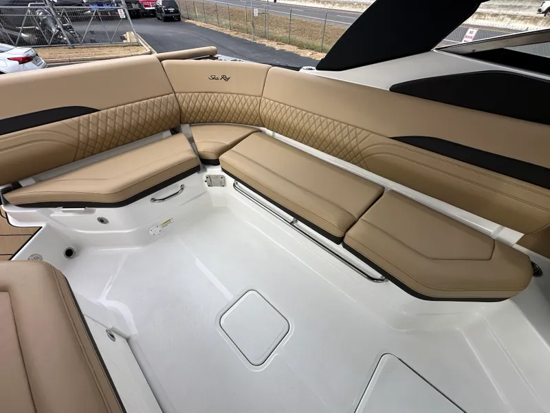 Slide: The Image of Sea Ray SLX 280 2026 - 19