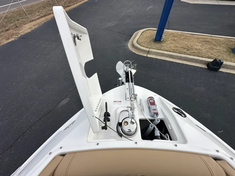 Slide: The Image of Sea Ray SLX 280 2026 - 9