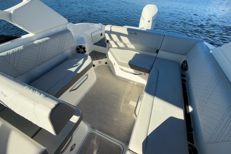 Slide: The Image of Sea Ray SDX 270 Outboard 2026 - 10