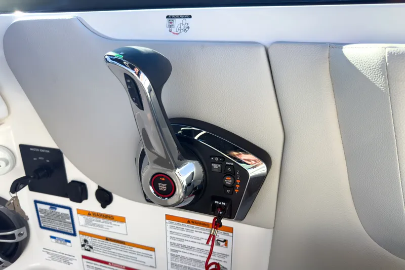 Slide: The Image of Sea Ray SDX 270 Outboard 2026 - 13